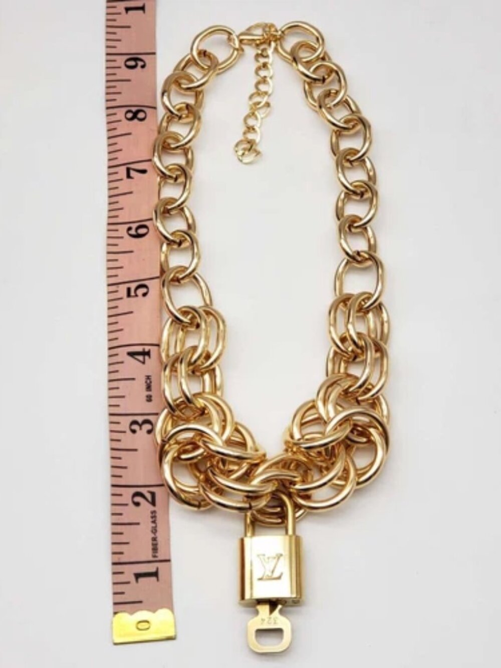 Gold-Plated Necklace with Authentic Louis Vuitton Padlock - Picture 4 of 9